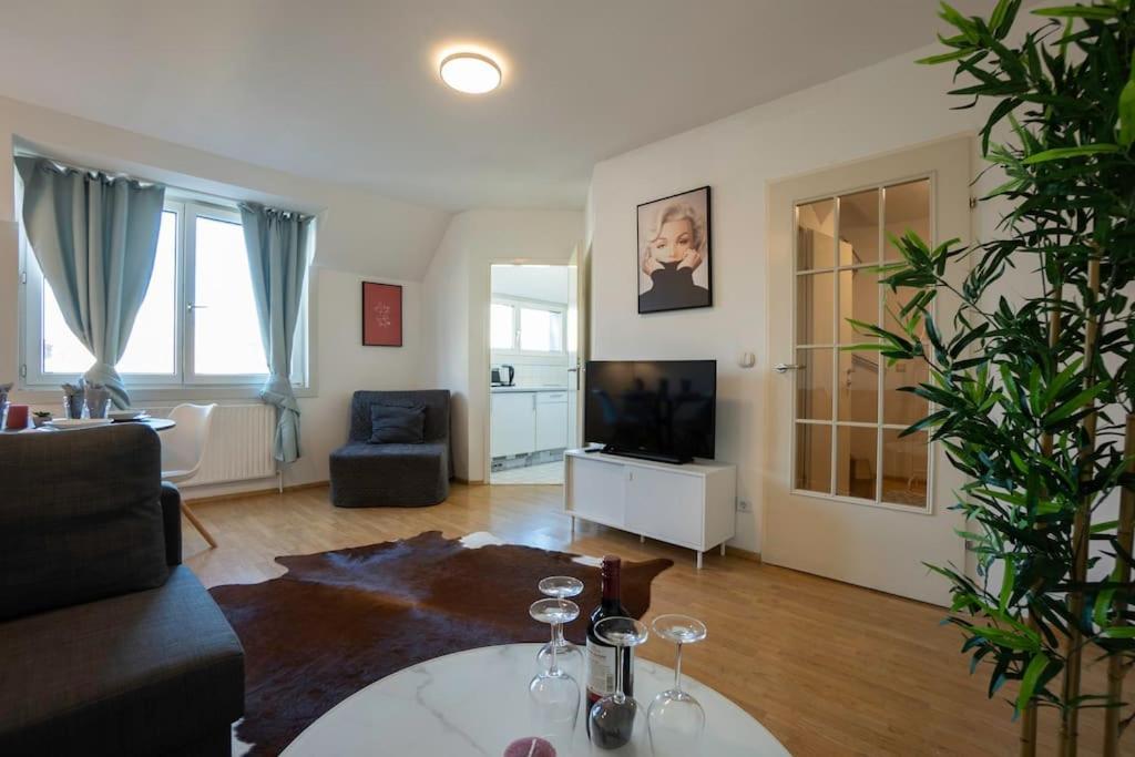 Stylish 2 Floor Penthouse • 15 Min To City Center Виена Екстериор снимка